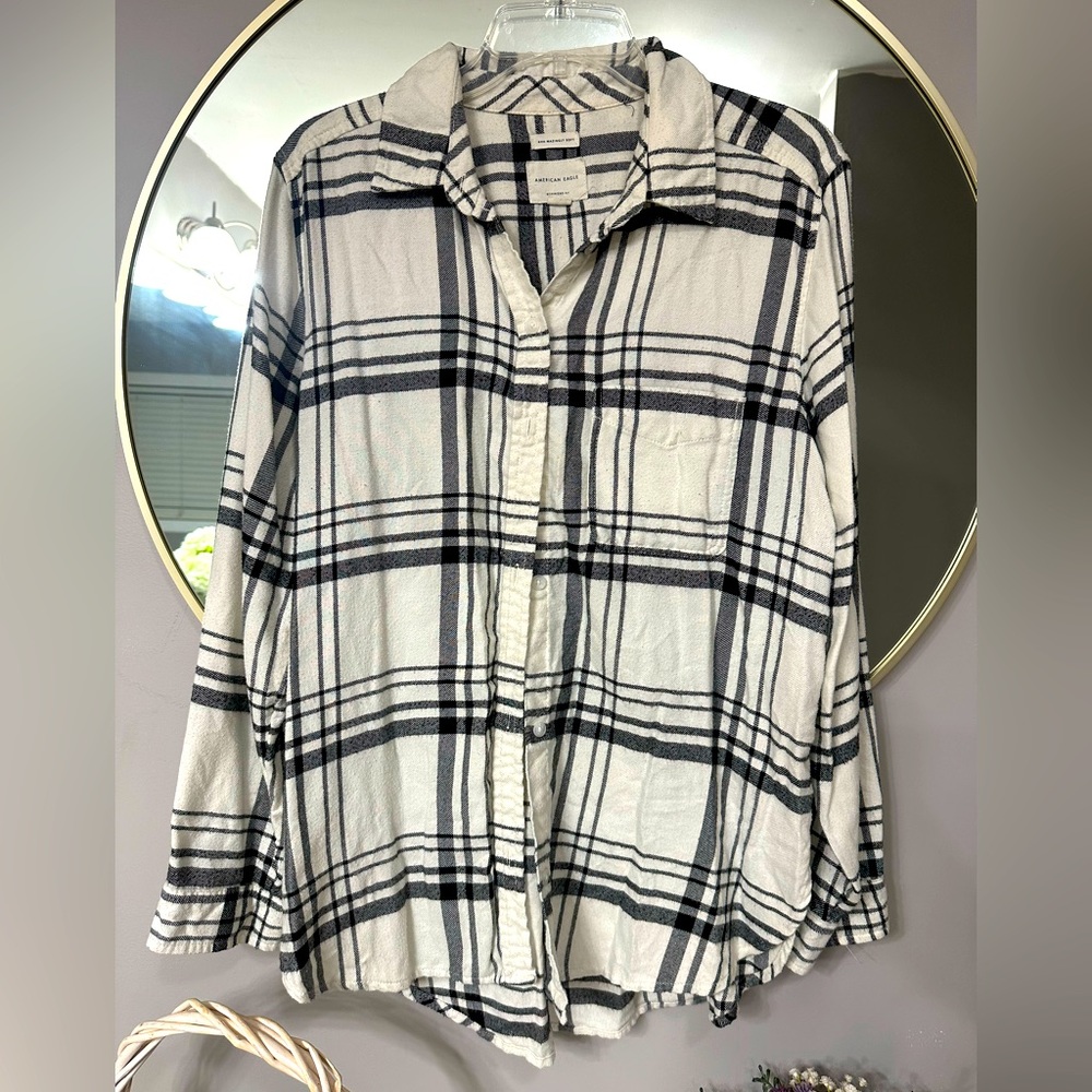 American Eagle Outfitters Black and Cream Plaid Button Down Shirt
